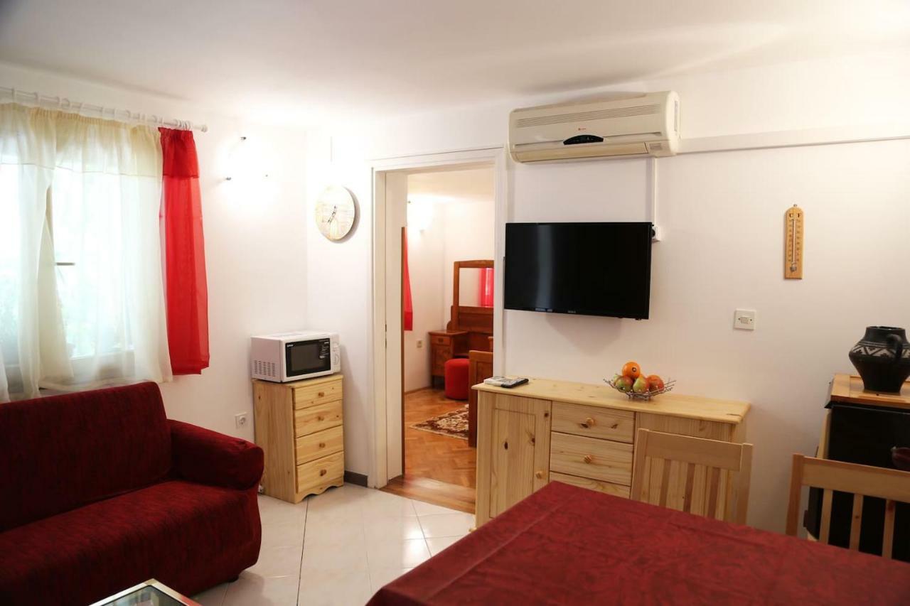 Authentic Apartment On The Seaside Omišalj Exterior foto