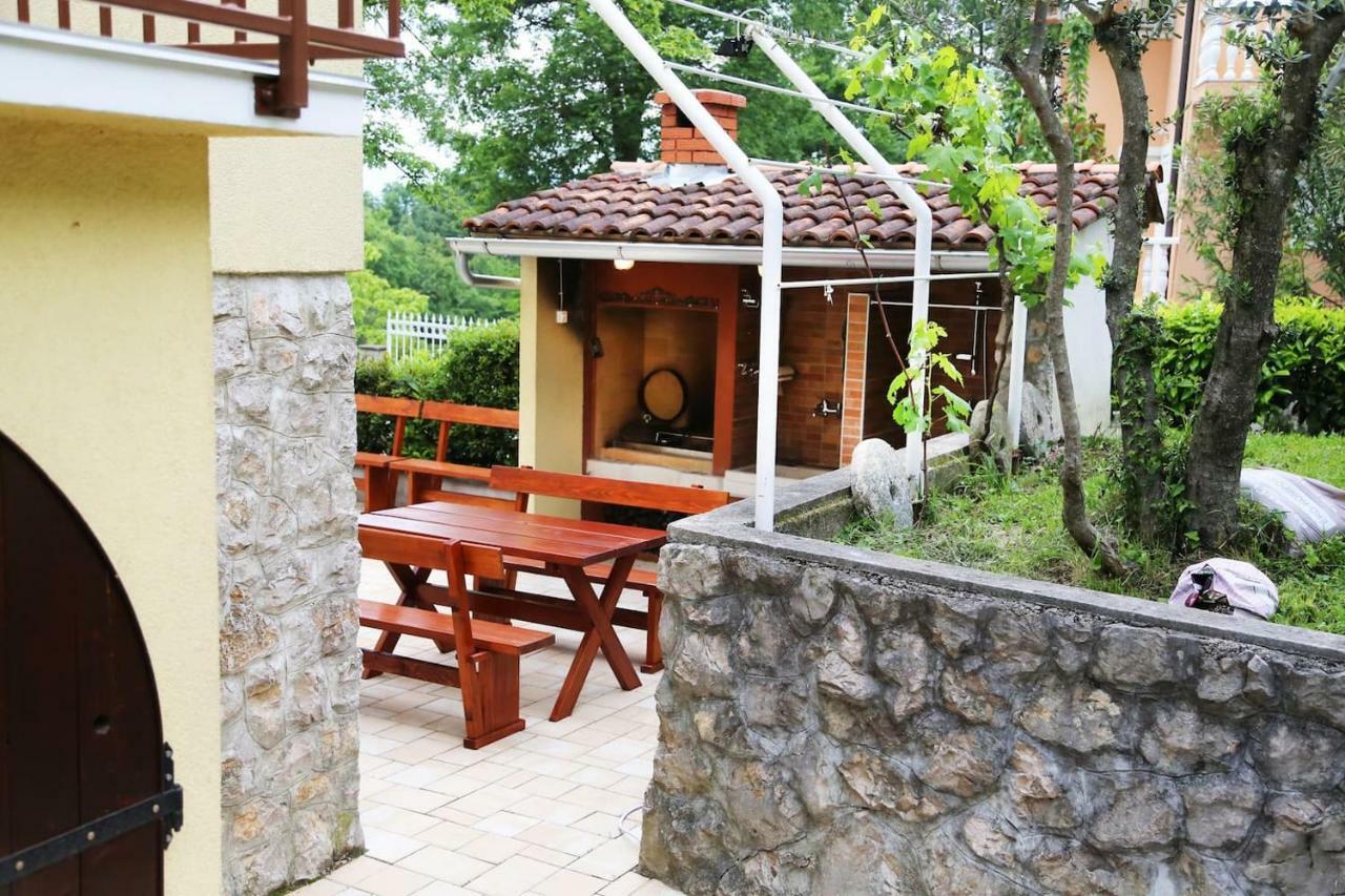 Authentic Apartment On The Seaside Omišalj Exterior foto